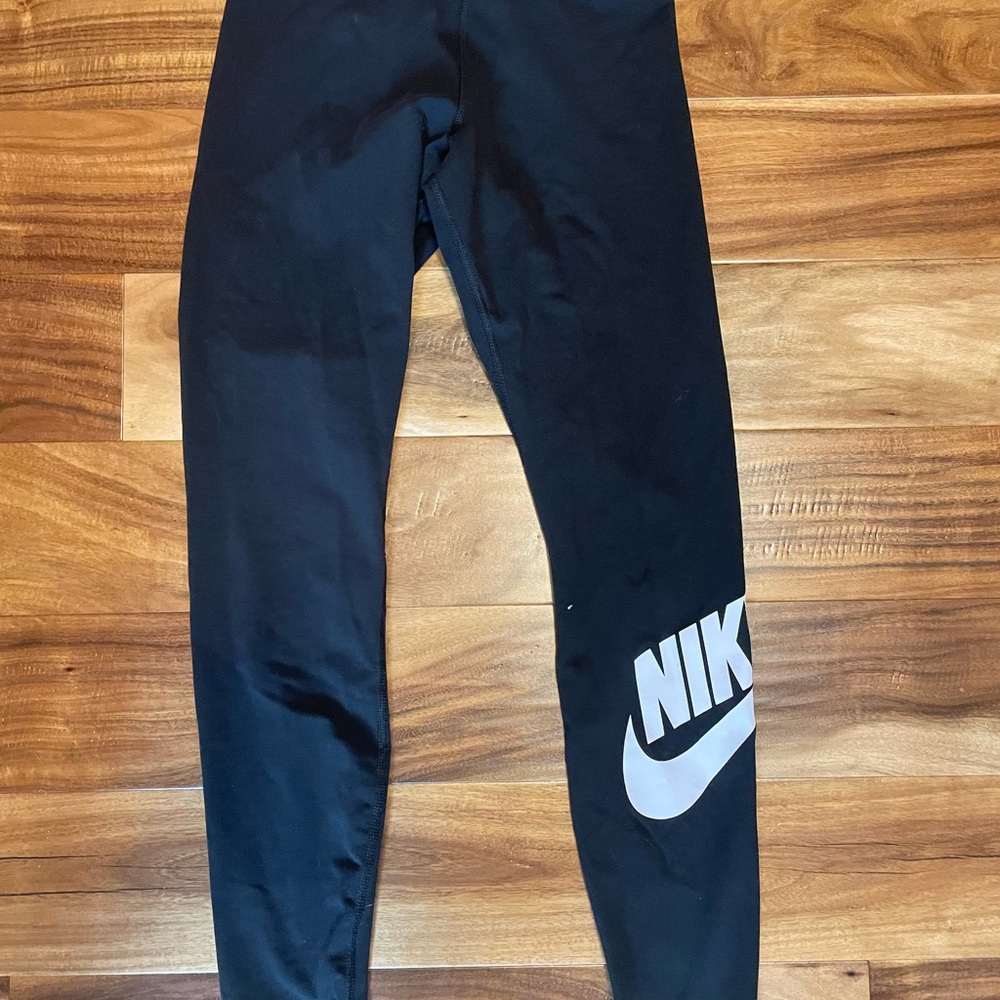 Size Small black Nike leggings